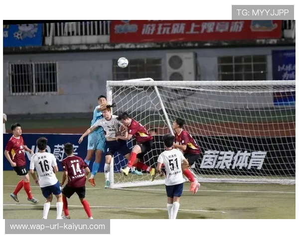 足球狂热夜:看台舞动引爆赛场高潮 足球狂热夜:看台舞动引爆赛场高潮