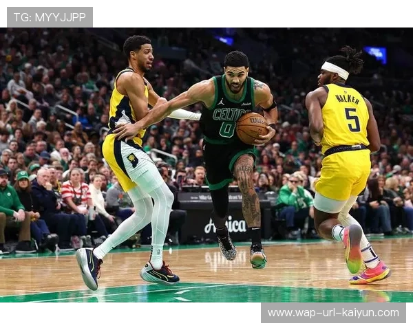 步行者外线火力强劲，连续命中三分引全场欢呼，户步行者