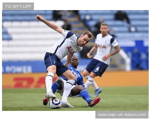 热刺高位逼抢成功，凯恩近点补射破门