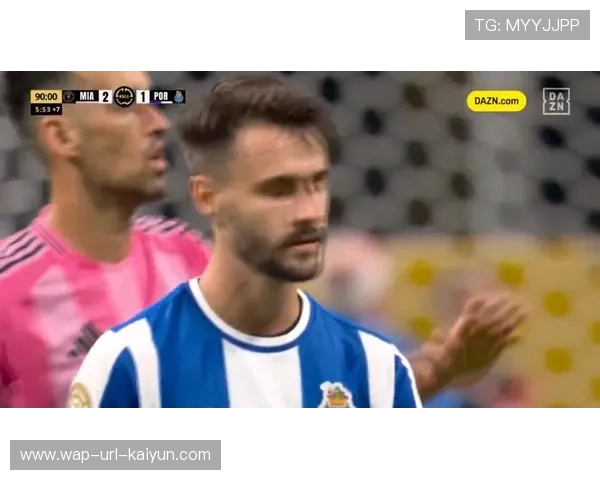 波尔图法比奥·维埃拉杀入禁区贴地抽射完成绝杀